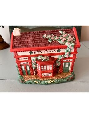 Vintage 1996 Lefton Kitty Flynn's Tavern Irish Pub Music Box Figurine #11028